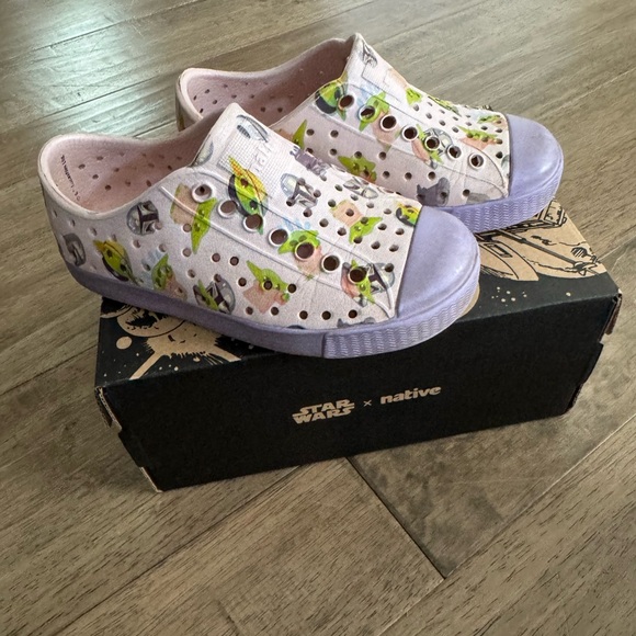 Toddler size 8 Native x Star Wars baby Yoda jefferson print slip on sneakers - Picture 6 of 7